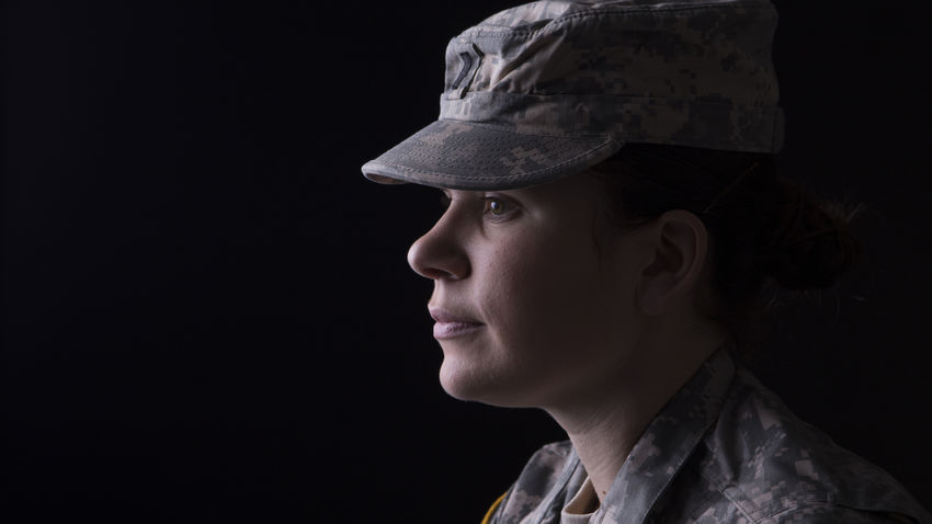 Veteran Militer Wanita Memiliki Risiko Bunuh Diri yang Lebih Besar